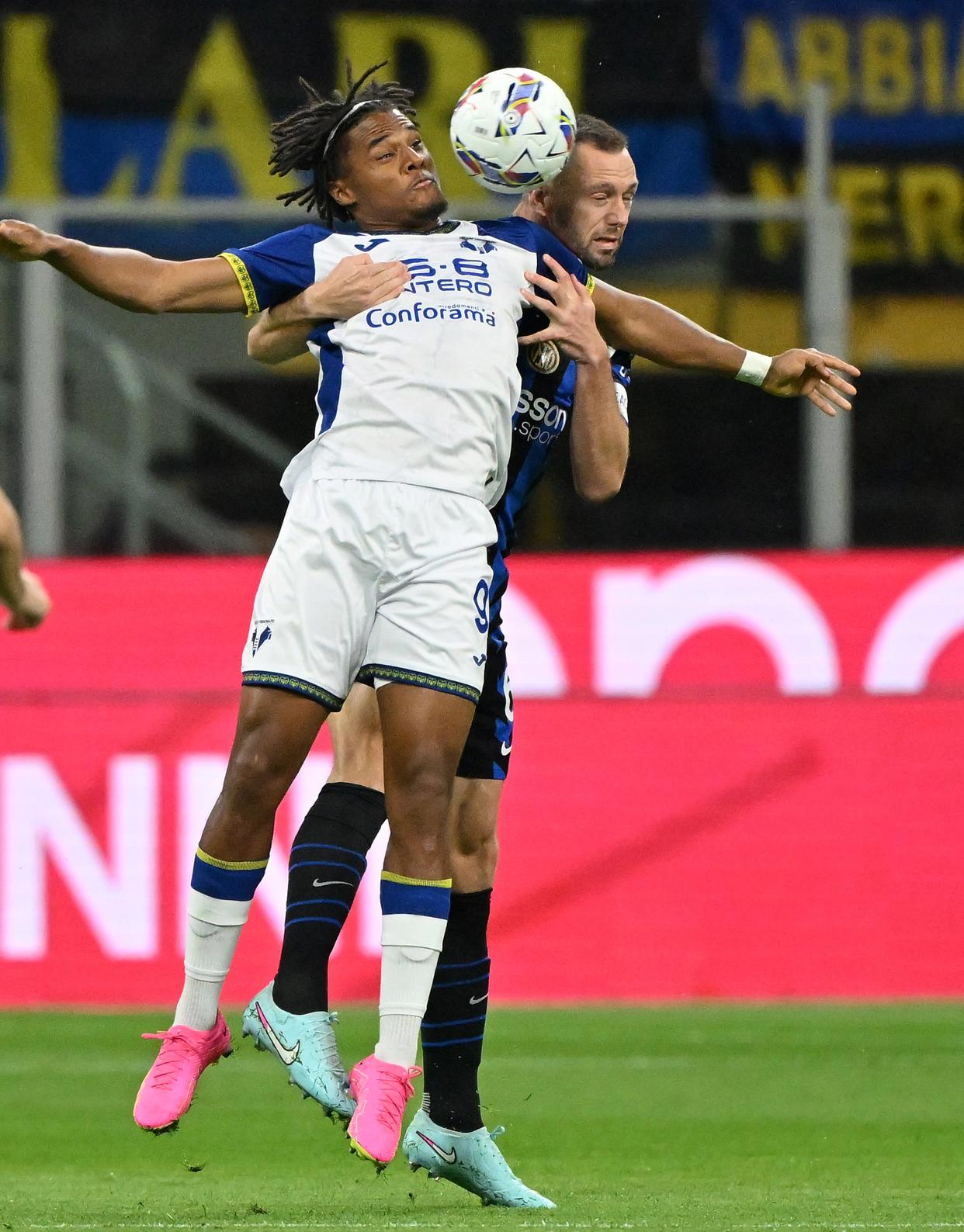 威尼斯取胜诺瓦罗,AC米兰假日获球列国际杯的简单介绍 威尼斯取胜诺瓦罗,AC米兰假日获球列国际杯的简单介绍